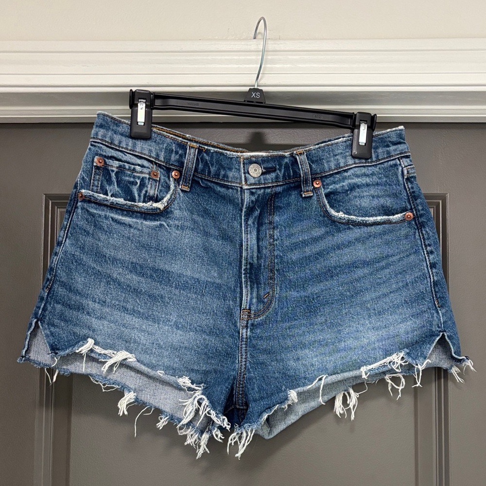 Abercrombie & Fitch the mom shorts high rise 8